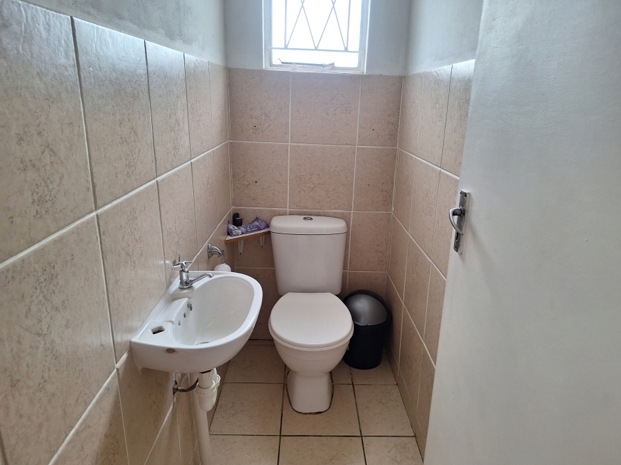 To Let 2 Bedroom Property for Rent in Mosel Eastern Cape